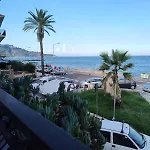 Sea Front Taormina Apartamento