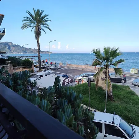 Sea Front Taormina Apartment