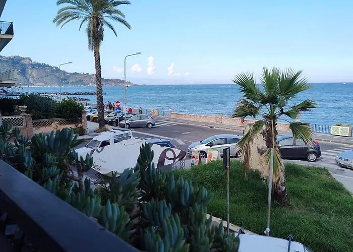 Sea Front Taormina شقة